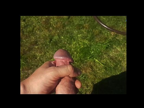 ❤️ Kuuma hottie saa vaaleanpunaista pilluaan nussittua ja kakkaa ruiskulla kesäpuutarhassa ️❌ Seksivideo at us ❌❤